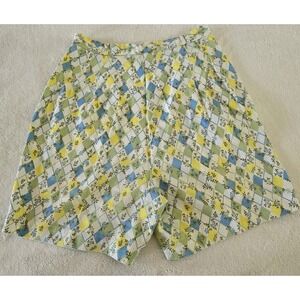 1960 70s Vintage Womens Bermuda Shorts Pleated White Yellow Printed